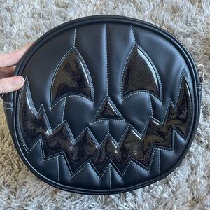 Love pain & stitches black pumpkin bag